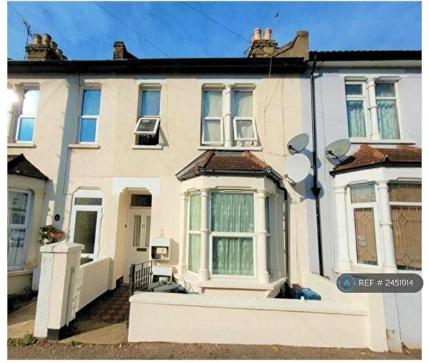 1 Bedroom Flat To Rent In Albert Road, Southend-On-Sea, SS1