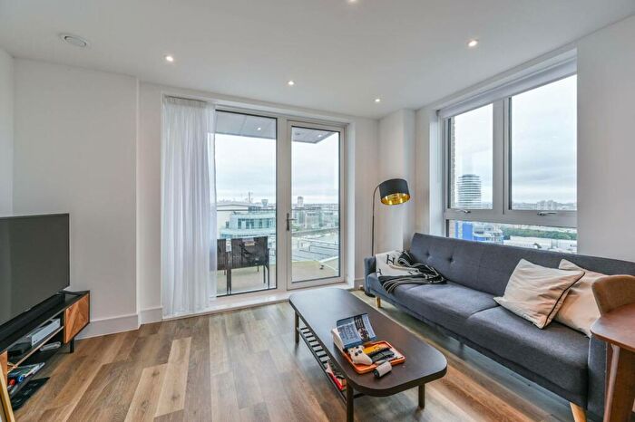 2 Bedroom Flat To Rent In York Road, Wandsworth, London, SW11