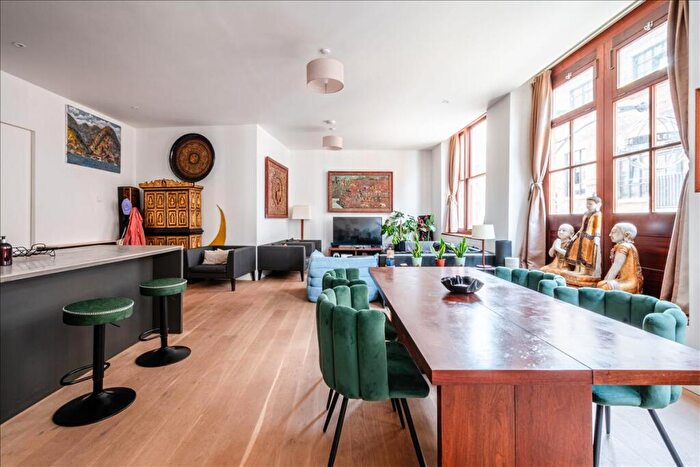 2 Bedroom Apartment For Sale In Hatton Wall, Clerkenwell, EC1N - Photo 3