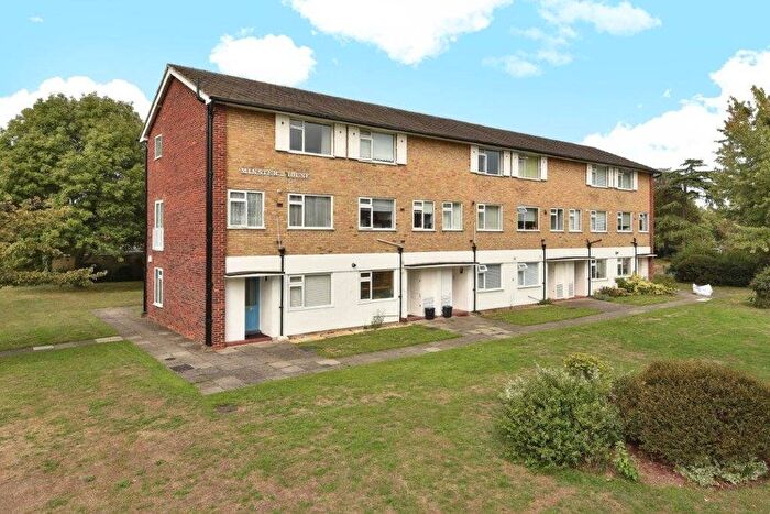 2 Bedroom Flat For Sale In Abbey Park, Beckenham, Kent, BR3