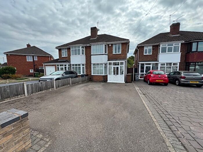 3 Bedroom Semi-Detached House For Sale In Ronald Grove, Birmingham, West Midlands, B36