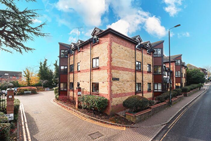 1 Bedroom Flat For Sale In Brooklands Court, Hatfield Road, St. Albans, AL1