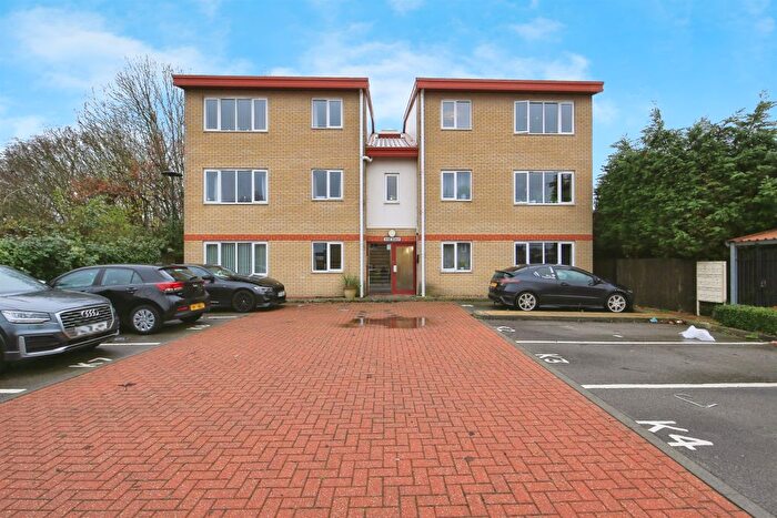 2 Bedroom Flat For Sale In Sandringham Road, Peterborough, PE4