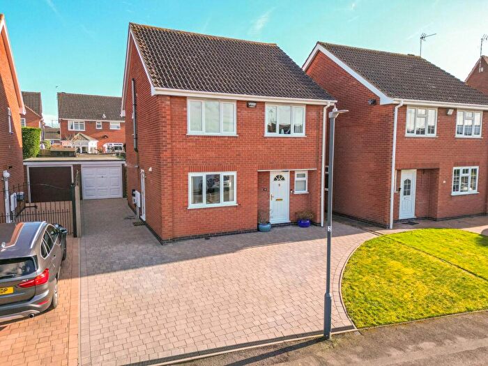 4 Bedroom Detached House For Sale In Hill Farm Avenue, Nuneaton, CV11