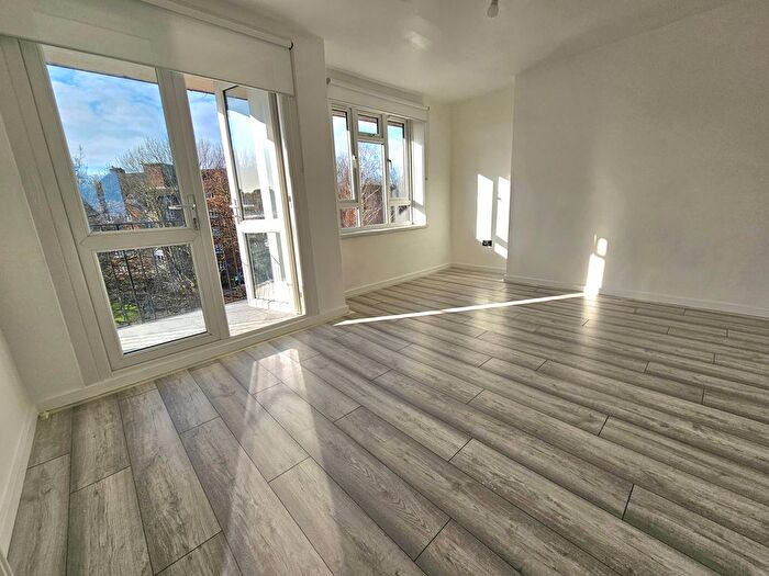 3 Bedroom Flat To Rent In Whitnell Way, London, SW15