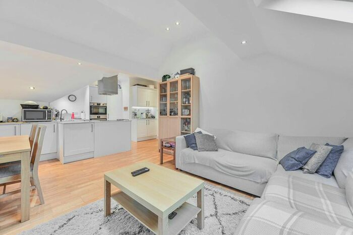 2 Bedroom Flat To Rent In Woodfield Road, Ealing, London, W5