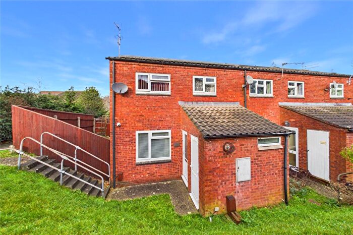 3 Bedroom End Of Terrace House For Sale In Austen Gardens, Newbury, Berkshire, RG14