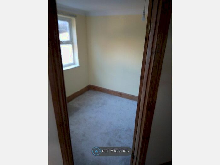 2 Bedroom Flat To Rent In Dawlish Rd, Teignmouth, TQ14