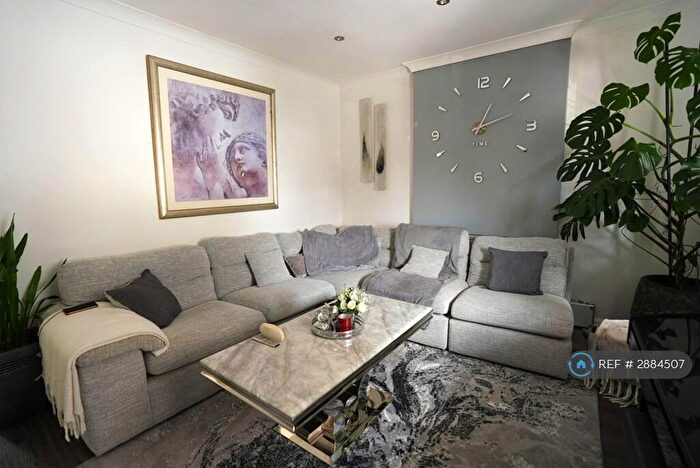 2 Bedroom Flat To Rent In Linden Way, London, N14
