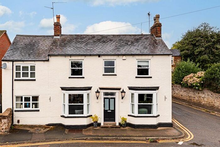 4 Bedroom Detached House For Sale In High Street, Broughton, NN14