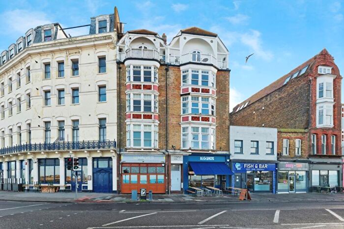 2 Bedroom Flat For Sale In Marine Drive, Margate, Kent, CT9