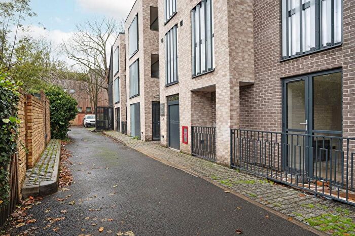 1 Bedroom Flat To Rent In Rowe Lane, Hackney, London, E9