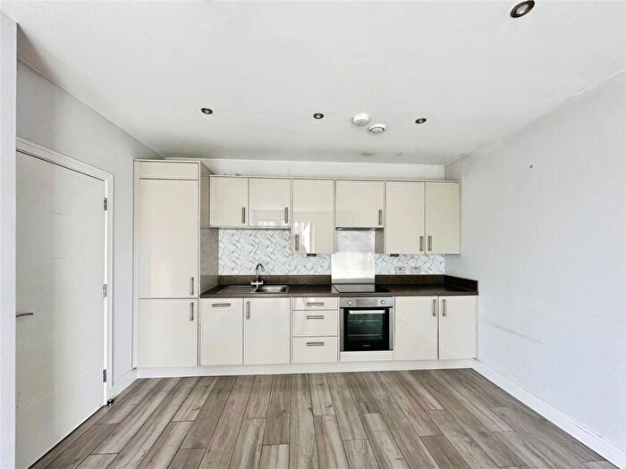 2 Bedroom Apartment For Sale In Victoria Avenue, Southend-on-Sea, Essex, SS2