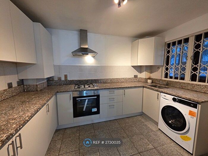 2 Bedroom Flat To Rent In Green Court, London, NW10