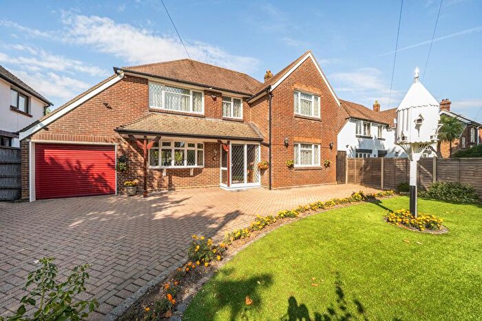 4 Bedroom Detached House For Sale In First Avenue, Havant, PO9