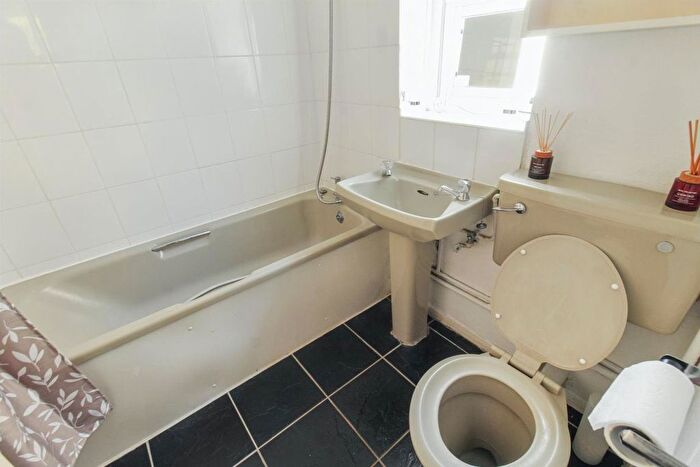 2 Bedroom Bungalow To Rent In Nicholas Road, Bramcote, Nottingham, NG9