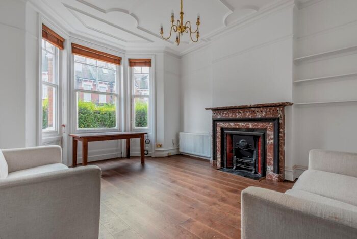 2 Bedroom Flat To Rent In Inglewood Road, West Hampstead, London, NW6