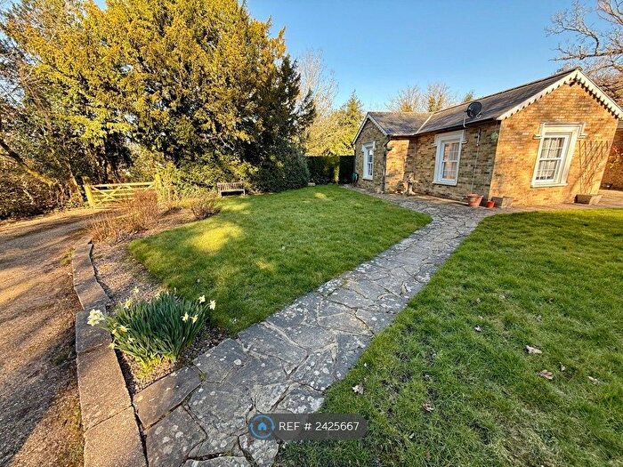 3 Bedroom Bungalow To Rent In Chandlers Lane, Chandlers Cross, Rickmansworth, WD3