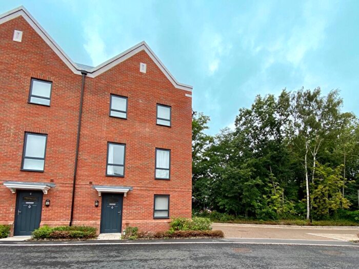 4 Bedroom Semi-Detached House To Rent In Darbyshire Road Wellesley, GU11