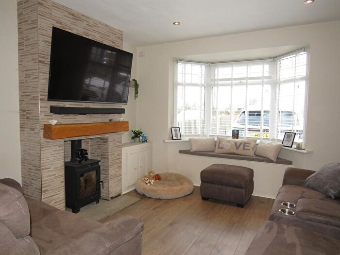 3 Bedroom Semi-Detached House For Sale In Burton Road, Finedon, Wellingborough, NN9