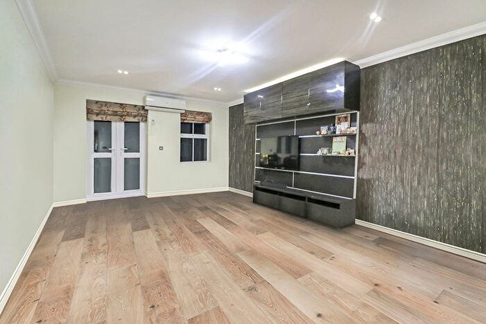 4 Bedroom Town House To Rent In Clay Lane, Harrow, HA3
