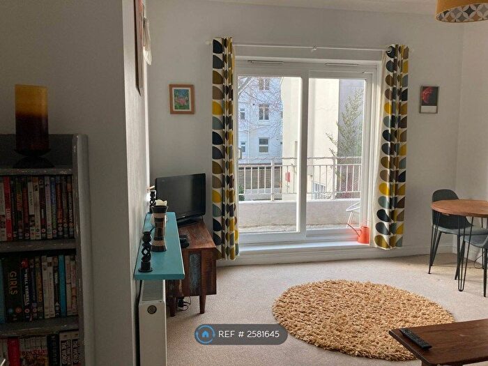 2 Bedroom Flat To Rent In Fourth Avenue, Hove, BN3
