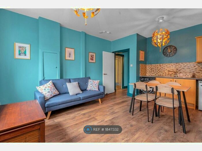 2 Bedroom Flat To Rent In West Annandale Street, Edinburgh, EH7