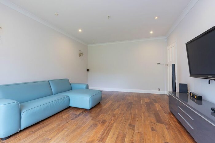 5 Bedroom Semi-Detached House To Rent In Purley, London, CR2