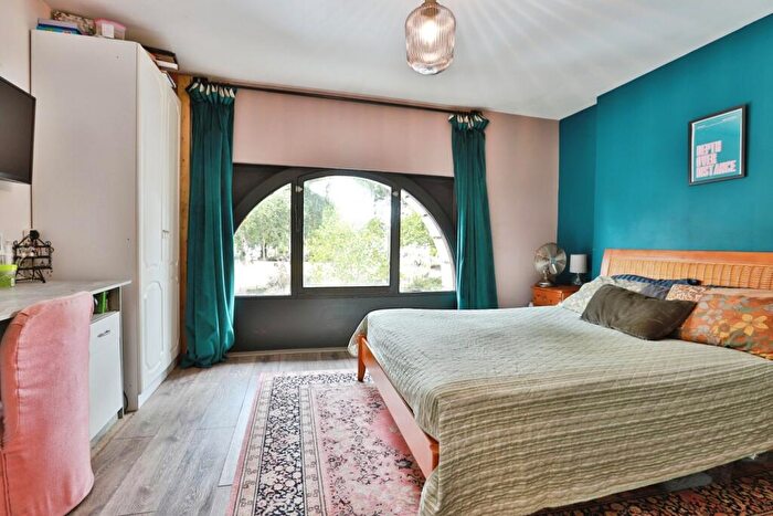 2 Bedroom Flat For Sale In Christchurch Road, Bournemouth, Dorset, BH1