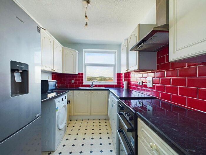 2 Bedroom Flat For Sale In West End Way, Lancing, BN15