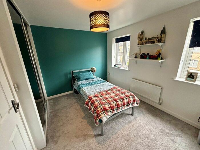 3 Bedroom End Of Terrace House For Sale In Montacute Road, Yeovil, Somerset, BA20