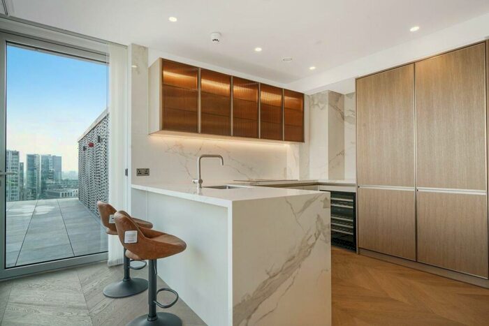 3 Bedroom Apartment To Rent In Minories, City Of London, London, EC3N