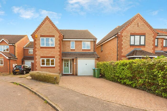 4 Bedroom Detached House For Sale In Hinds Way, Aylesbury, HP21