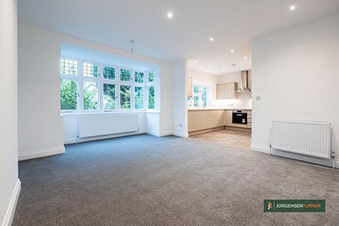 3 Bedroom Property To Rent In South Side, Hammersmith, W6