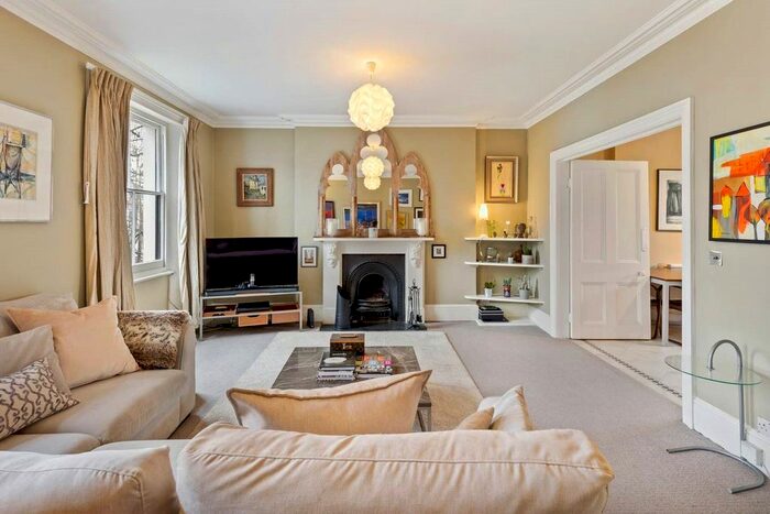 3 Bedroom Maisonette To Rent In Cambridge Gardens, London, W10