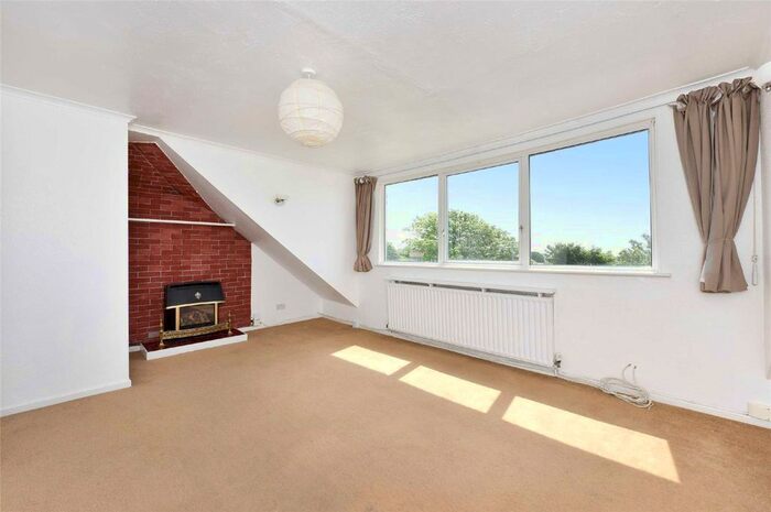 3 Bedroom Maisonette To Rent In Warren Road, Woodingdean, Brighton, BN2