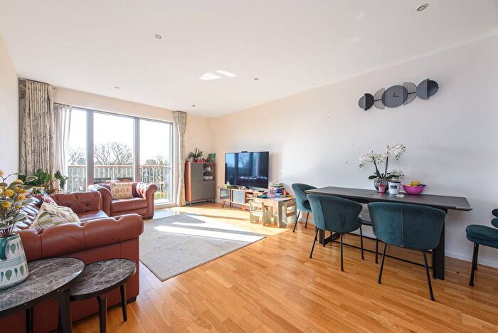 3 Bedroom Flat For Sale In Fortune Green Road, West Hampstead, London, NW6