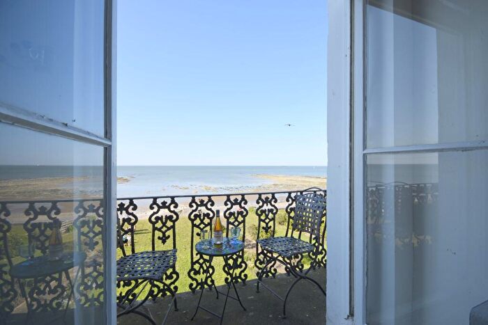 1 Bedroom Flat For Sale In Royal Crescent, Margate, CT9