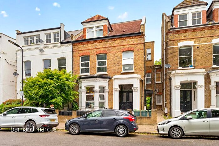 8 Bedroom Semi-Detached House For Sale In Gloucester Drive, London, N4