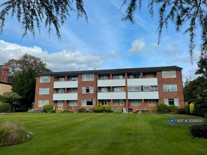 2 Bedroom Flat To Rent In Ray Park Avenue, Maidenhead, SL6