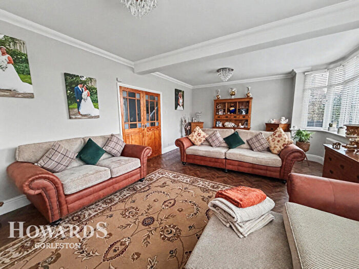 4 Bedroom Detached House For Sale In Lowestoft Road, Gorleston, NR31