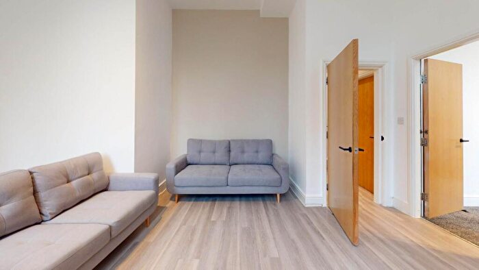 4 Bedroom Flat To Rent In Wilmslow Road, Withington, M20