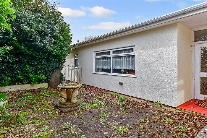 2 Bedroom Detached Bungalow For Sale In North Pole Road, Barming, Maidstone, Kent, ME16