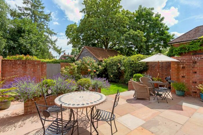 4 Bedroom Semi-Detached House To Rent In Cromwell Gardens Marlow, SL7