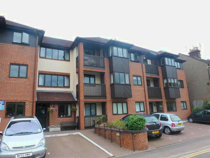 3 Bedroom Flat To Rent In Cotterells Hill, Hemel Hempstead, HP1