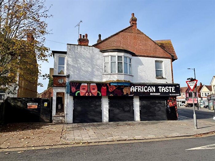 3 Bedroom Flat To Rent In London Road, Westcliff-On-Sea, SS0