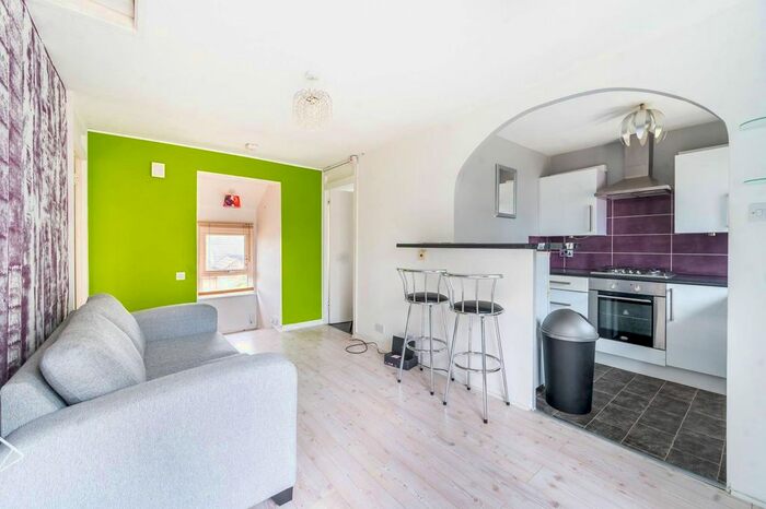 1 Bedroom Maisonette To Rent In Phil Brown Place, Battersea, London, SW8