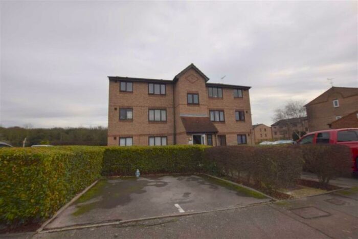 1 Bedroom Flat To Rent In Chestnut Road, Basildon, Essex, SS16