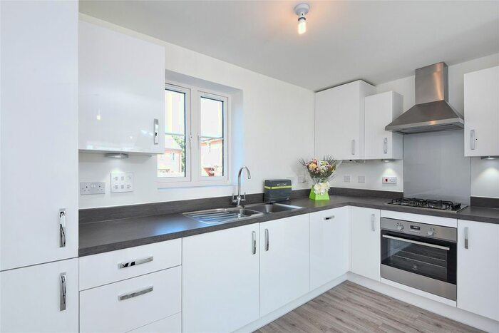 2 Bedroom Flat To Rent In William Heelas Way, Wokingham, Berkshire RG40