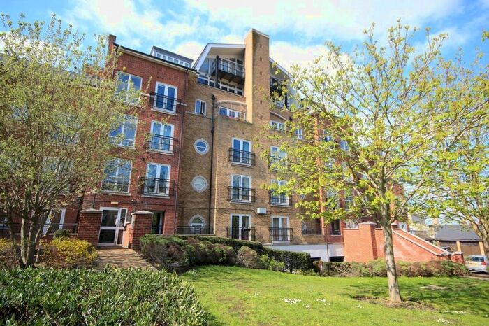 2 Bedroom Flat To Rent In Aveley House, Iliffe Close, Reading, RG1